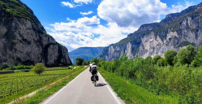 CICLOTOUR DAL LAGO DI RESIA AL LAGO DI GARDA con STARTREKK