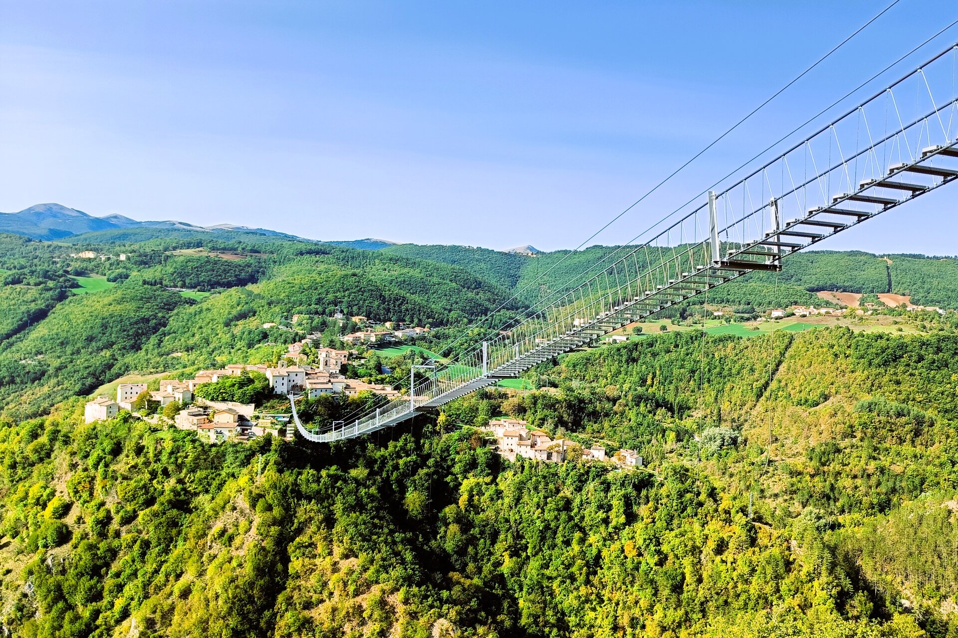 SPOLETO, SELLANO E IL PONTE TIBETANO PIU’ LUNGO D’EUROPA con STARTREKK